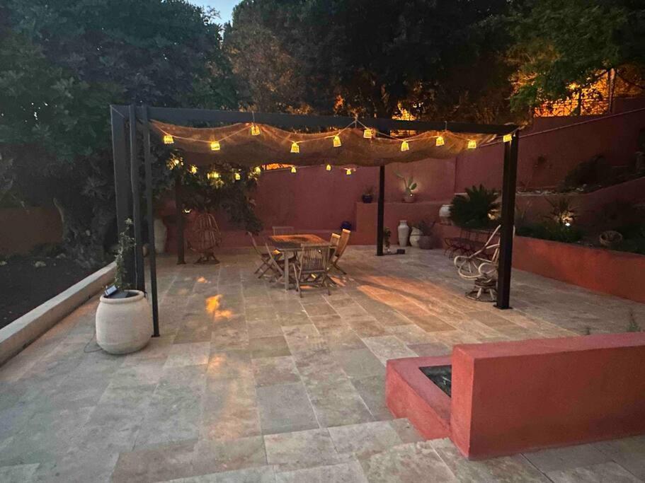 Sous Le « Figuier » Villa Cornillon-Confoux Exteriör bild