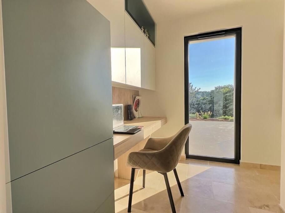 Sous Le « Figuier » Villa Cornillon-Confoux Exteriör bild