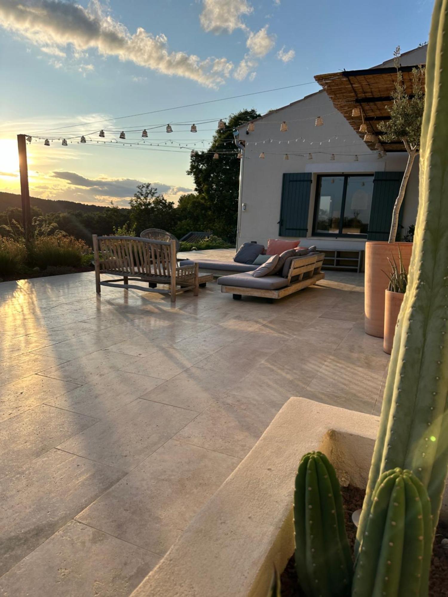 Sous Le « Figuier » Villa Cornillon-Confoux Exteriör bild